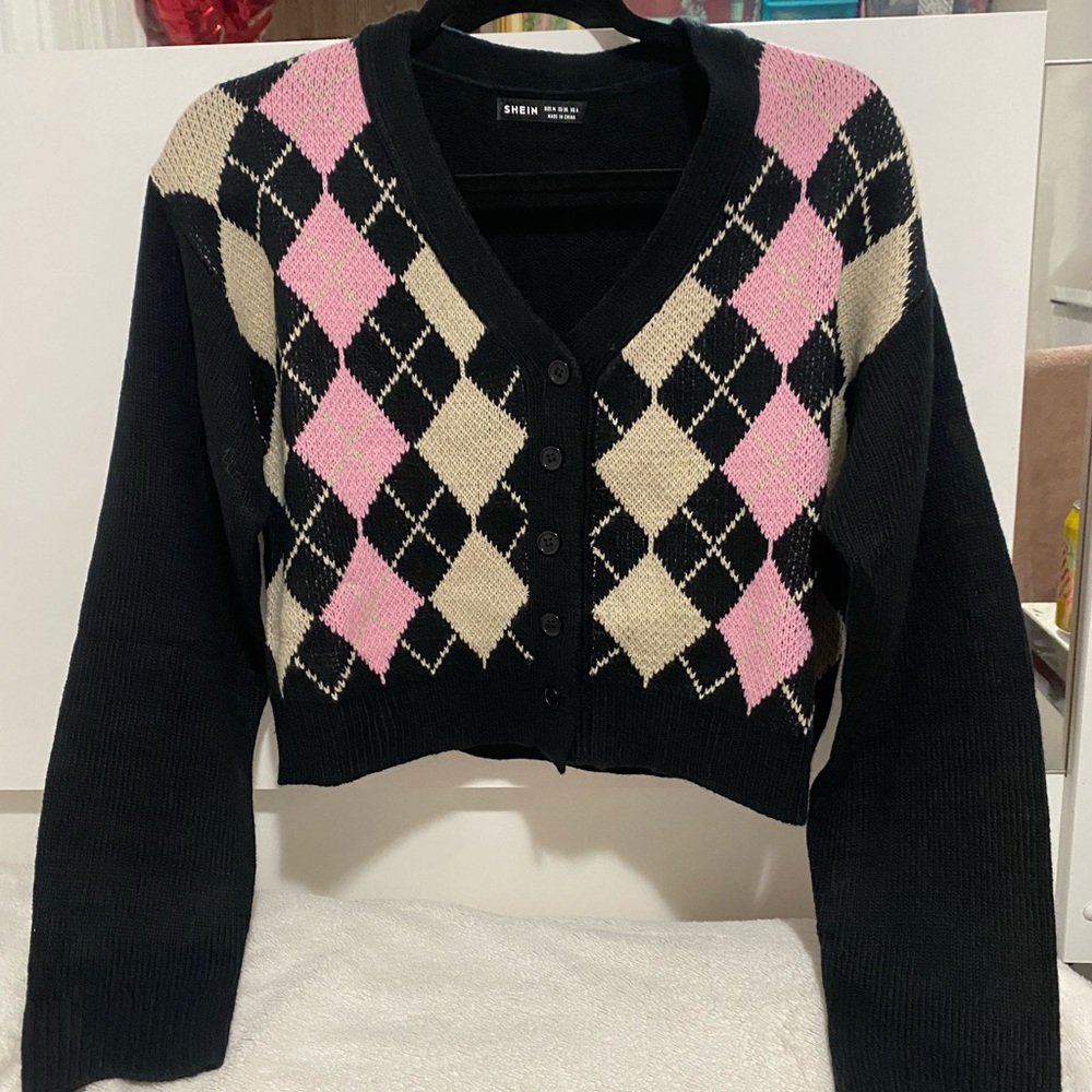 Cropped knit cardigan.